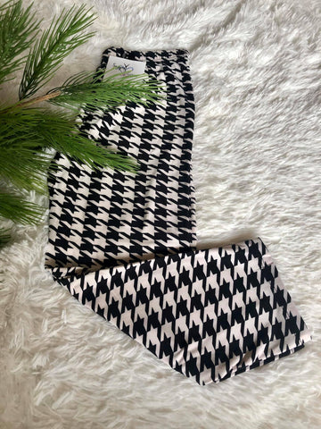 regular size capris hounds tooth pattern for women